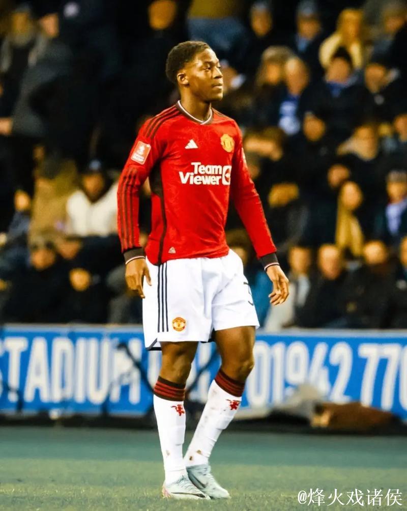 曼联转会地震:7000万甩卖费尔南德斯,梅努一心赴皇马 曼联转会地震:7000万甩卖费尔南德斯,梅努一心赴皇马