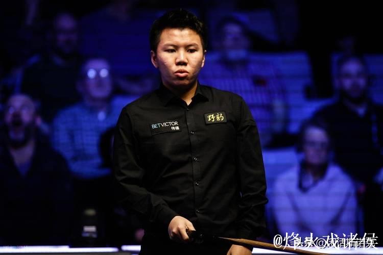 吕昊天与周跃龙决胜轮获胜，成功晋级斯诺克英锦赛正赛