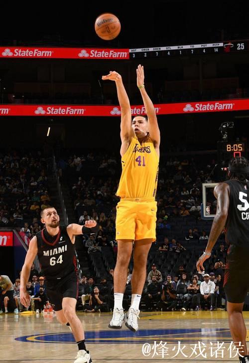 克内克特狂砍35分,布朗尼贡献4分2篮板,湖人险胜太阳 克内克特狂砍35分,布朗尼贡献4分2篮板,湖人险胜太阳